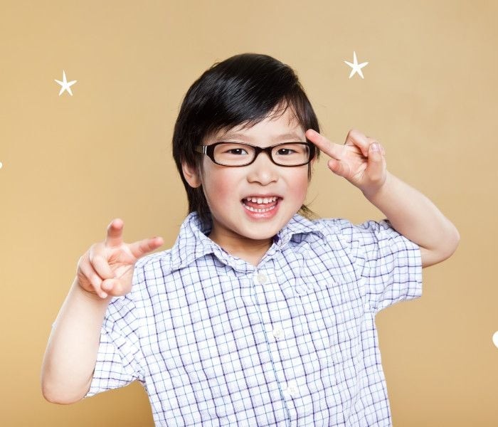 IỂM SOÁT CẬN THỊ BẰNG KÍNH GỌNG