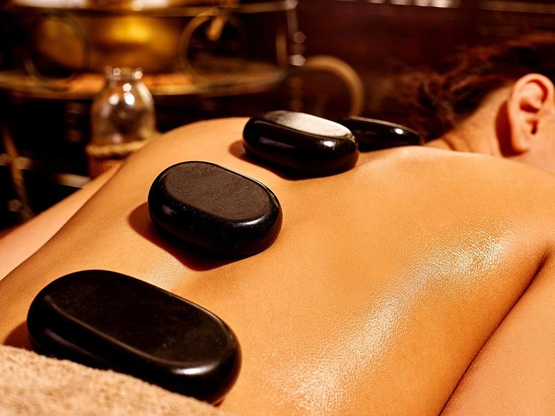 Massage body đá nóng