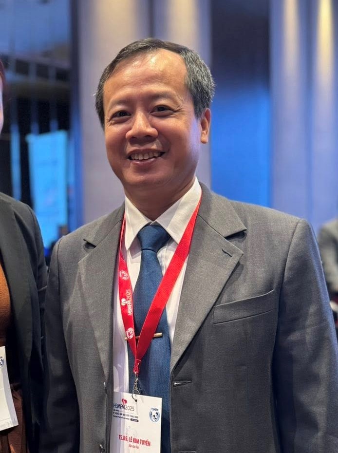 BS. CKII Hoàng Việt